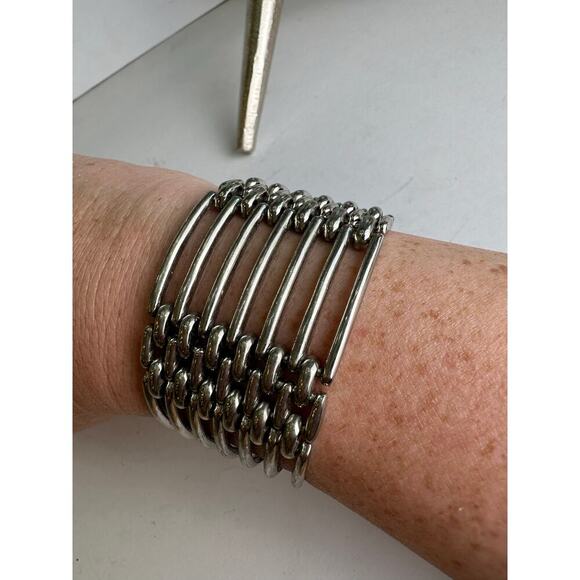 Elegant Silver Bracelet for Women - Picture 2 of 10